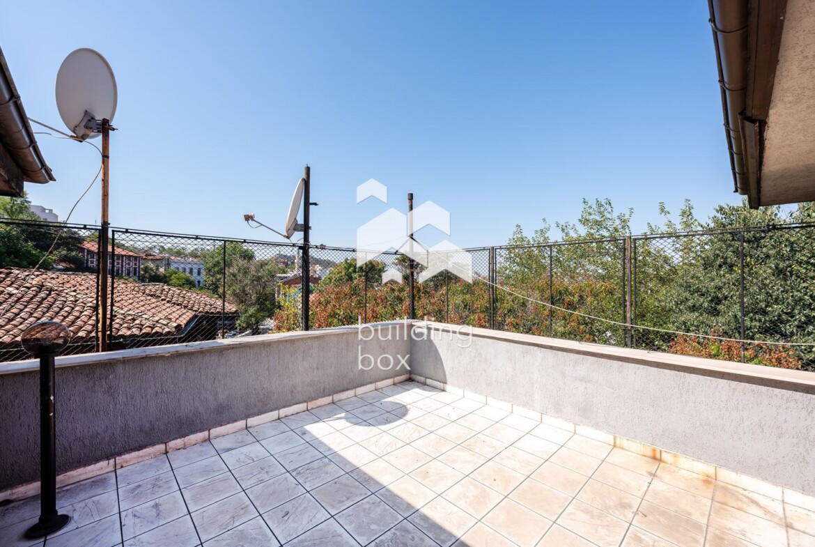 Два етажа от къща на крачка от "Капана" - 0