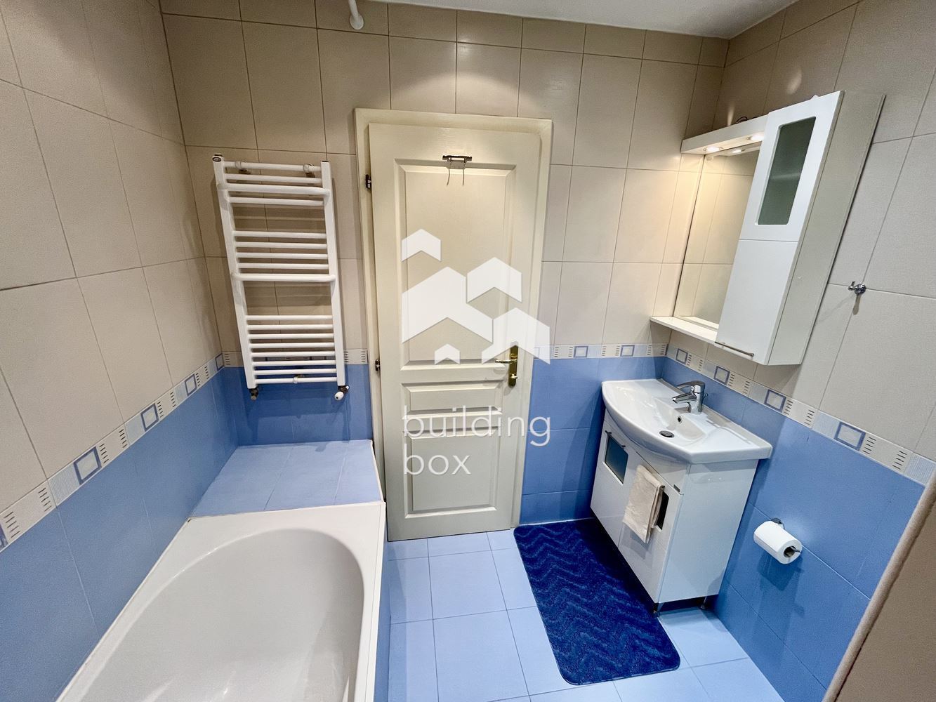 Просторен двустаен апартамент със страхотна гледка и гараж, Изток - 0