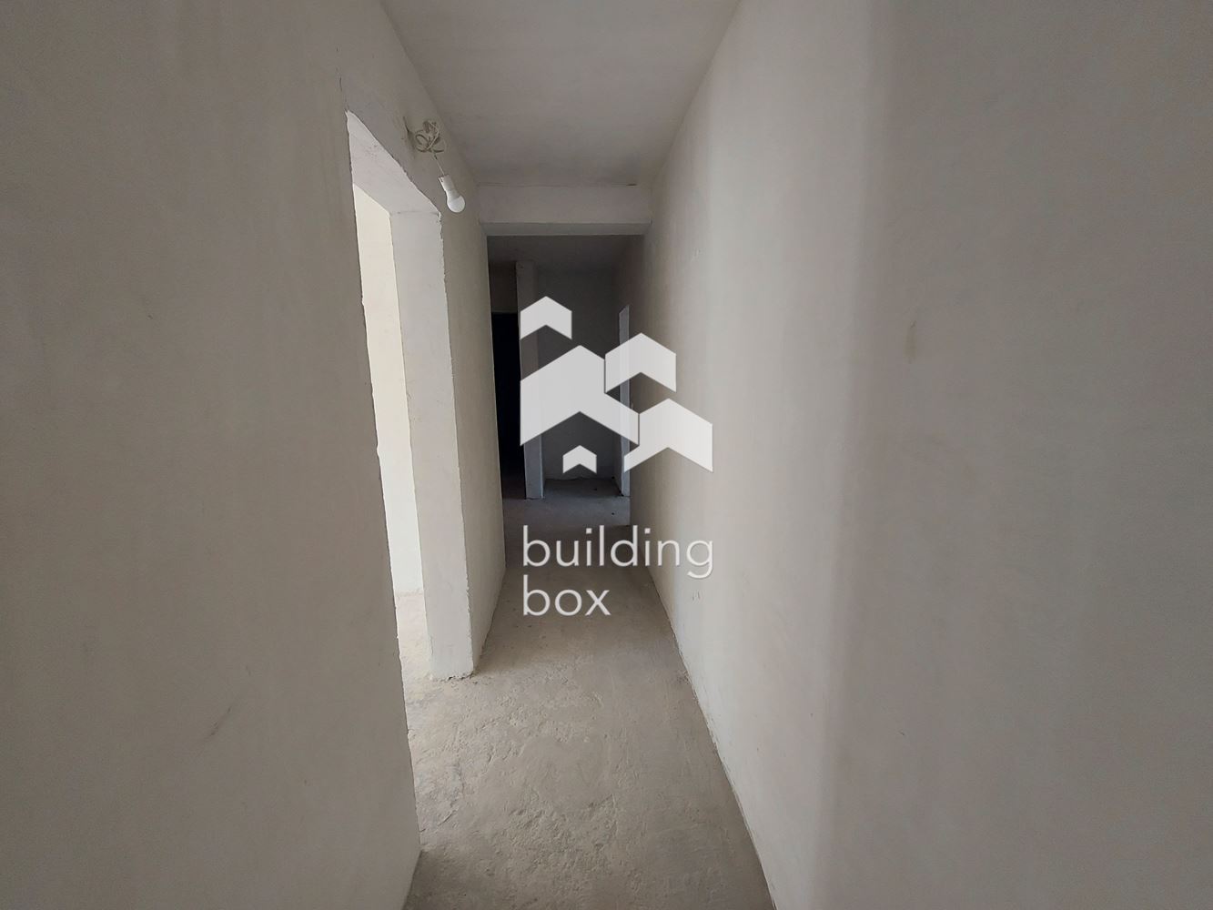 Продава четиристаен апартамент - 0