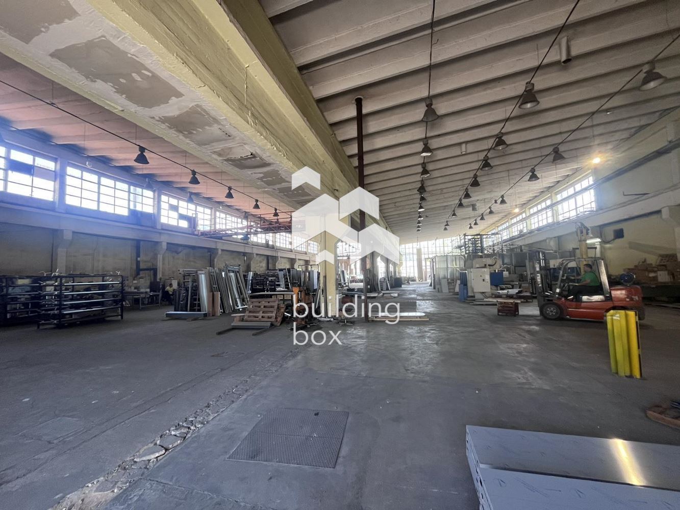 Индустриален имот на 40 минути от София - 0