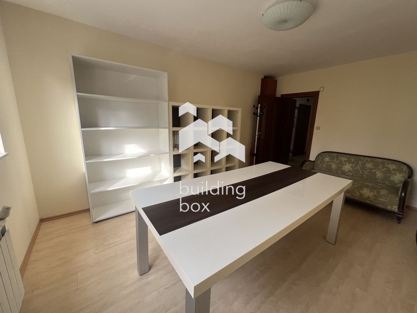 Офис под наем в Лагера - 0