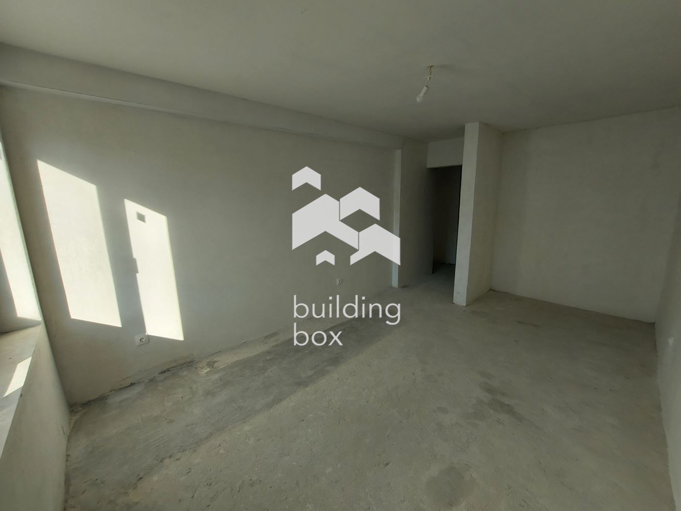 Продава четиристаен апартамент - 0