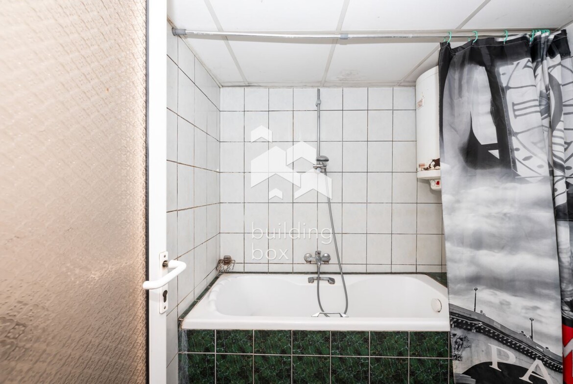 Два етажа от къща на крачка от "Капана" - 0