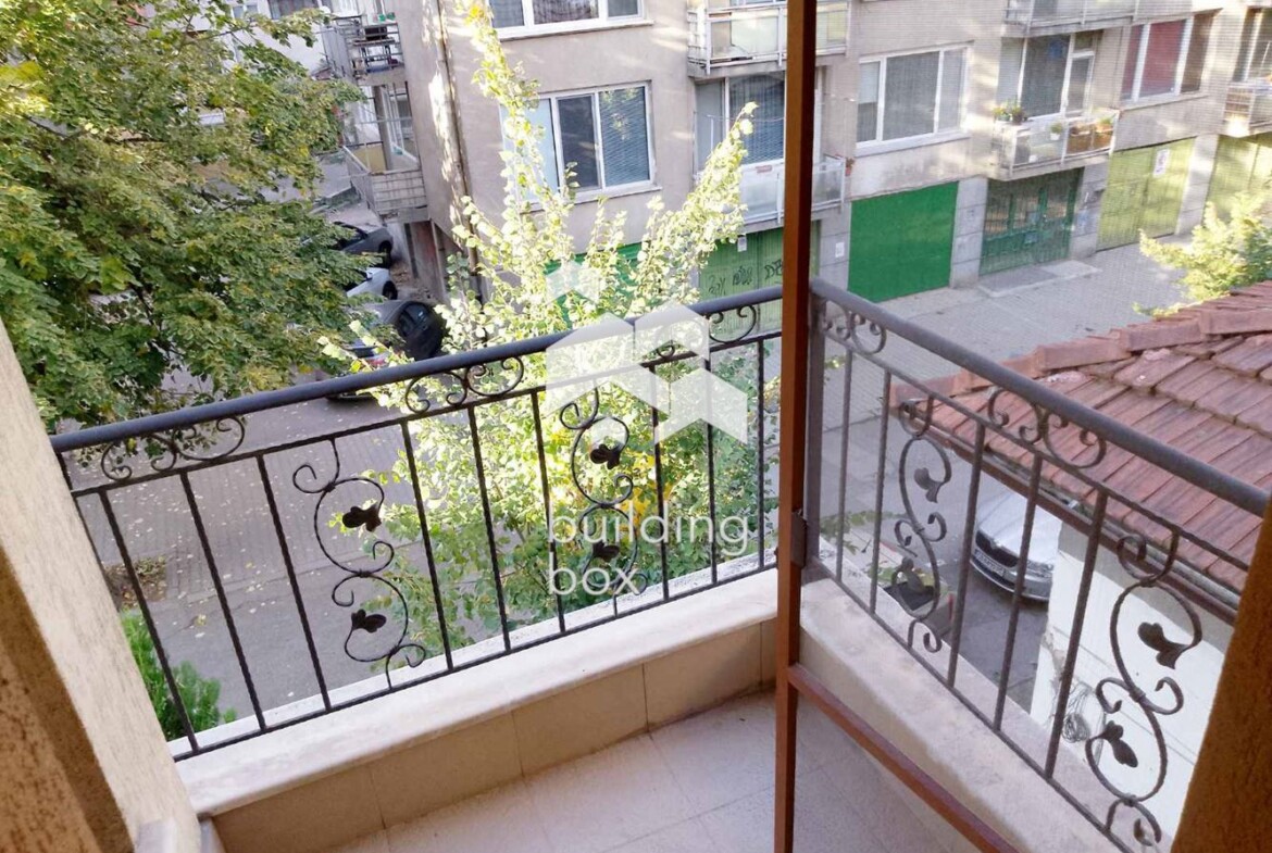 Уютен тристаен апартамент в кв. Оборище - 0