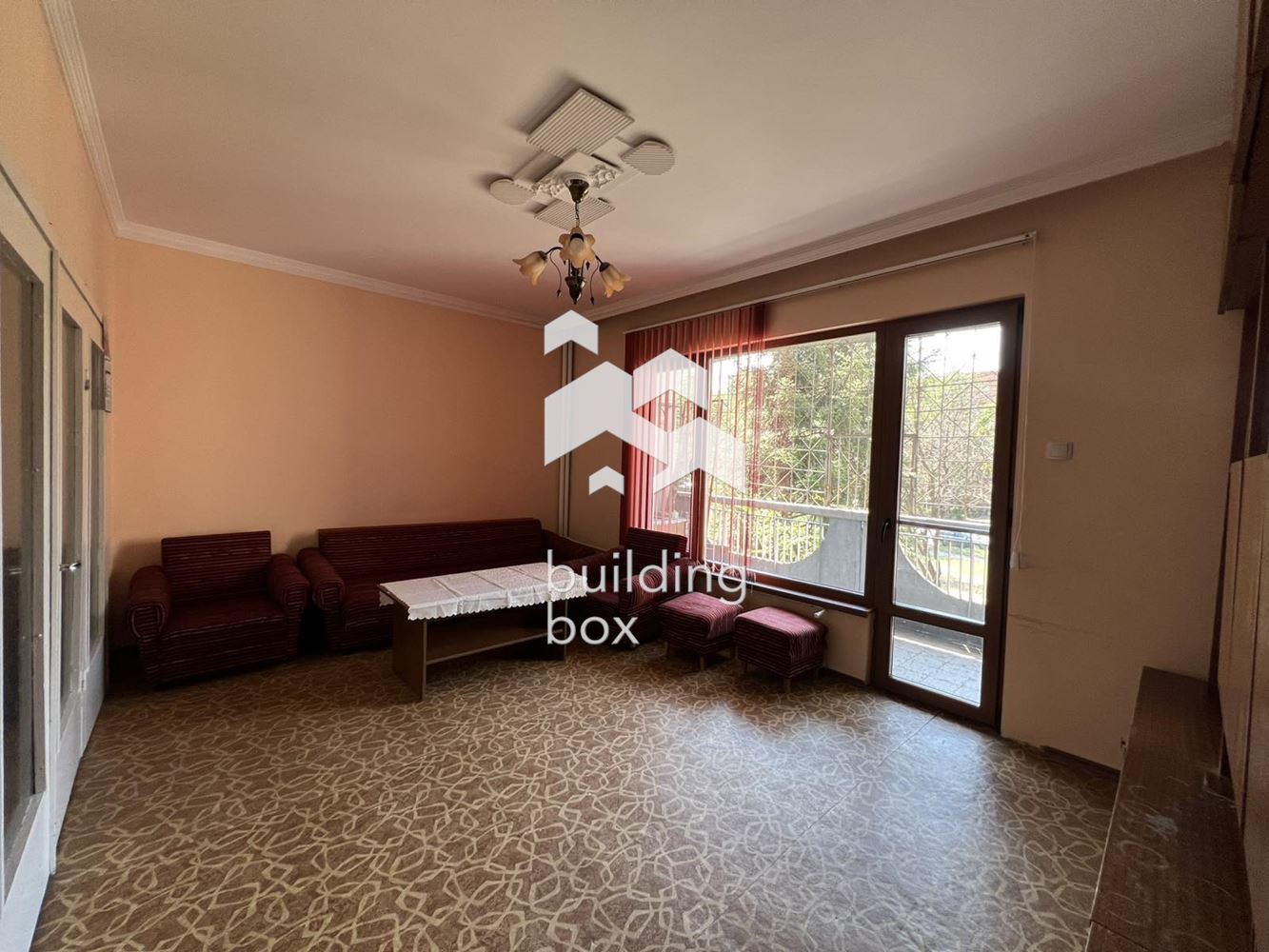 Тристаен апартамент – кв.Тракия