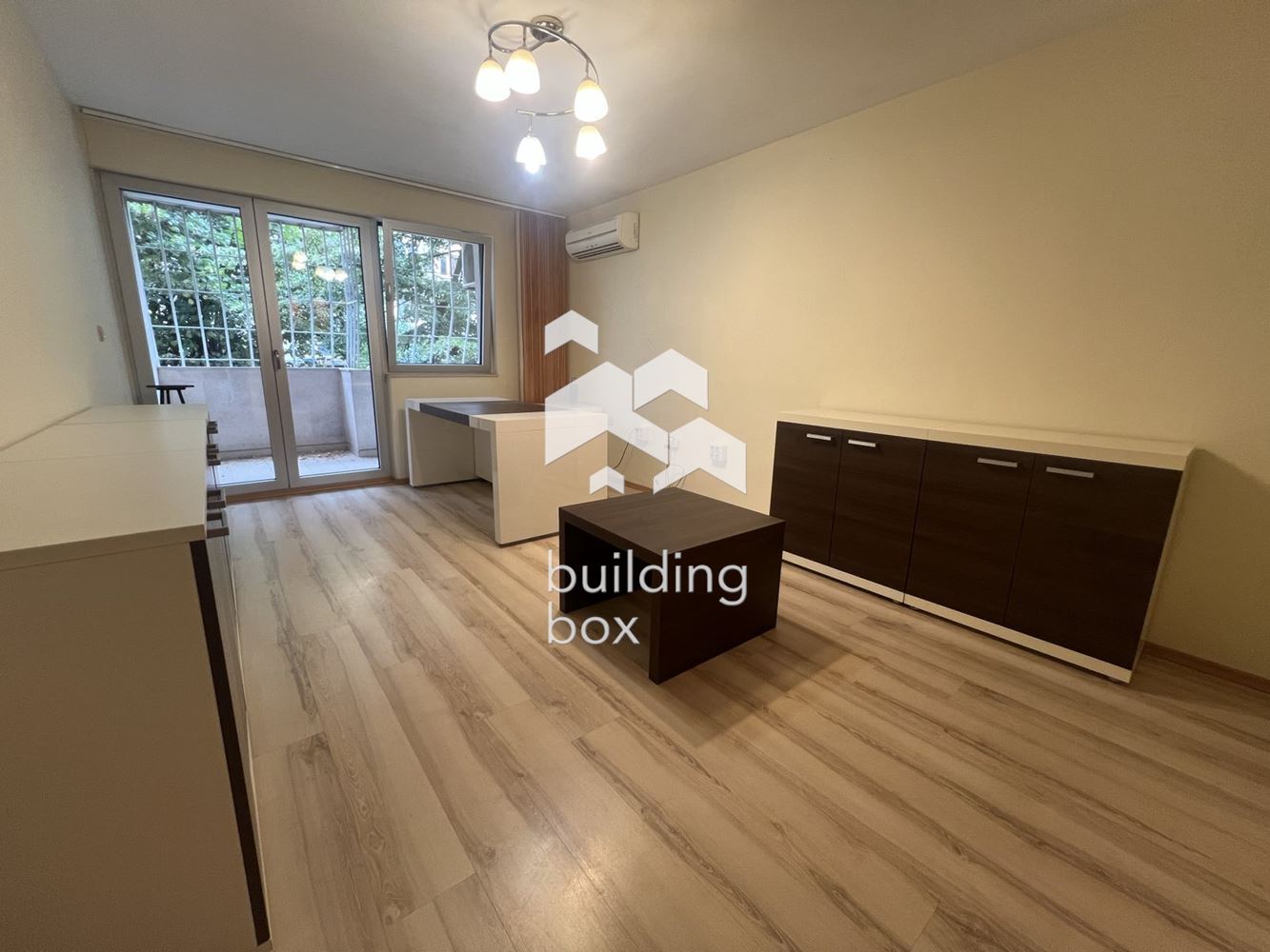 Офис под наем в Лагера