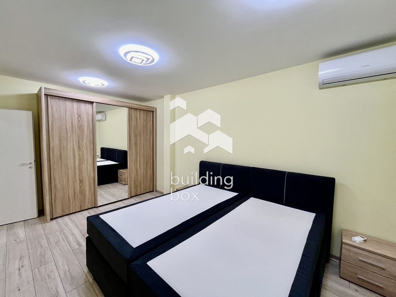 Тристаен апартамент, ул. Флора - 0