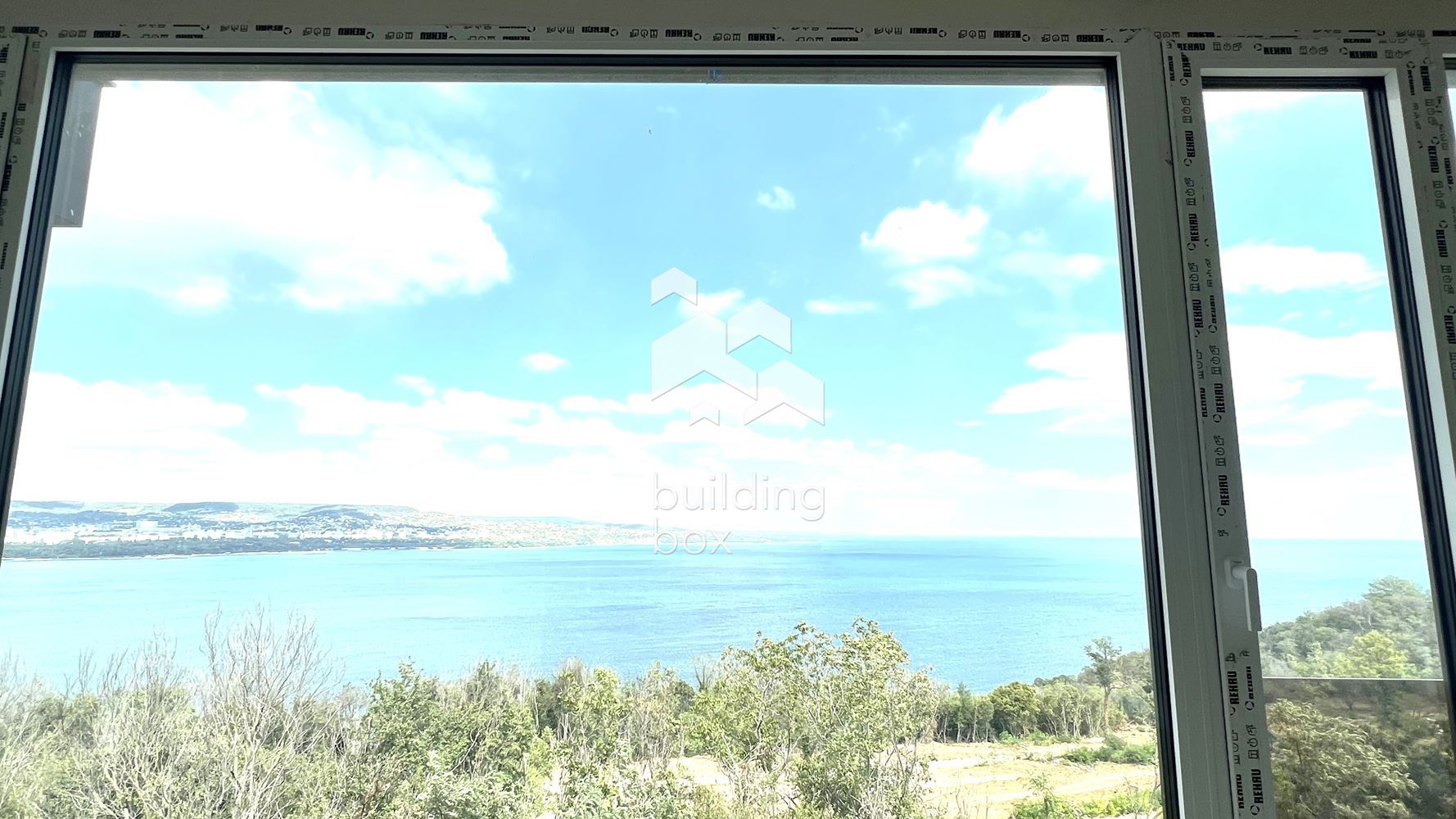 Тристаен апартамент с безкомпромисно качество - 0