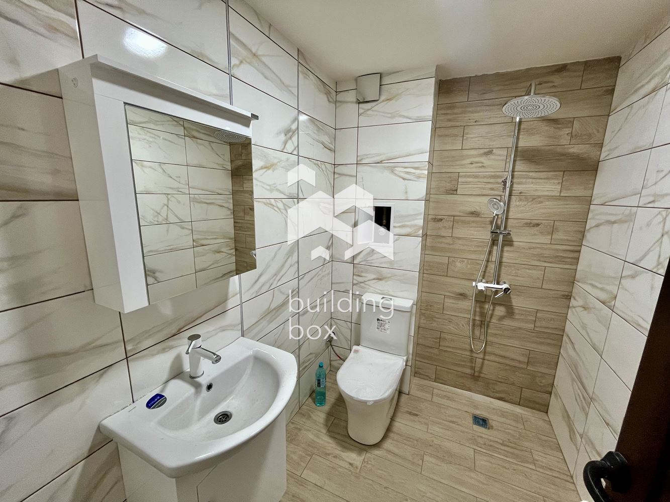 Чисто нов тристаен апартамент, ул. Флора - 0