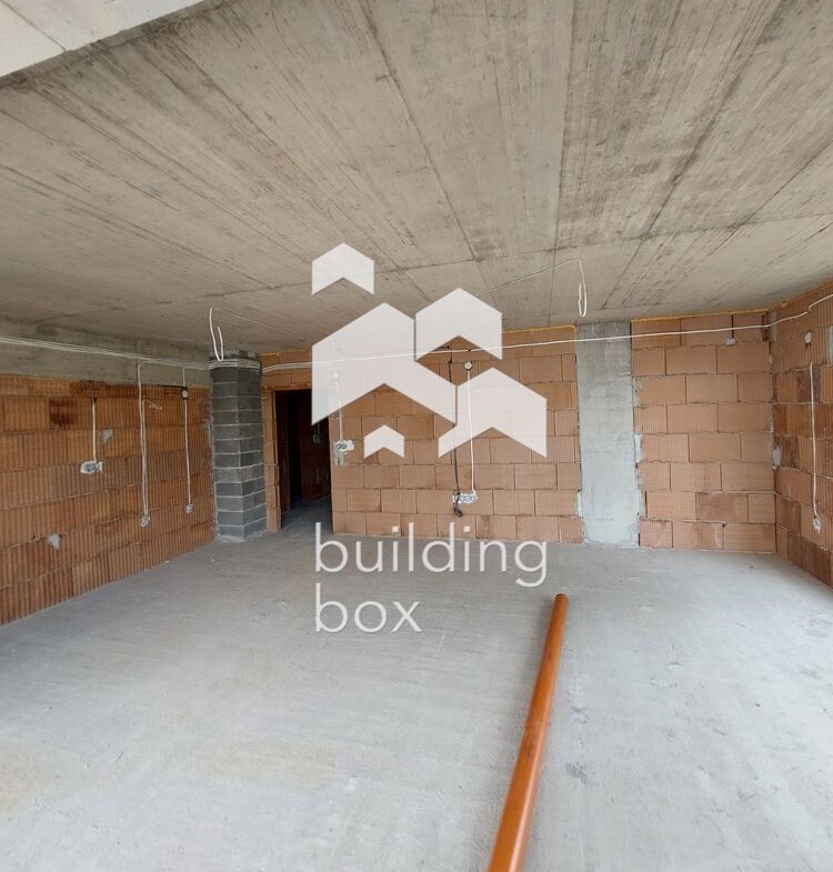 Четиристаен апартамент до "Дентален университет" - 0