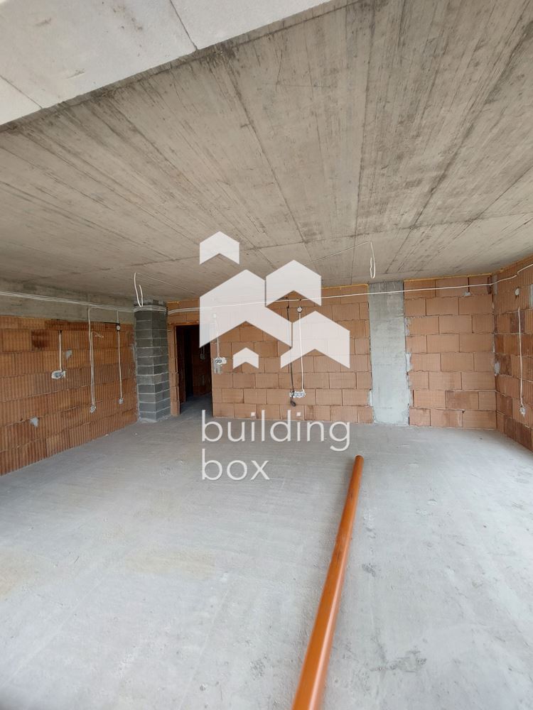 Четиристаен апартамент до "Дентален университет" - 0