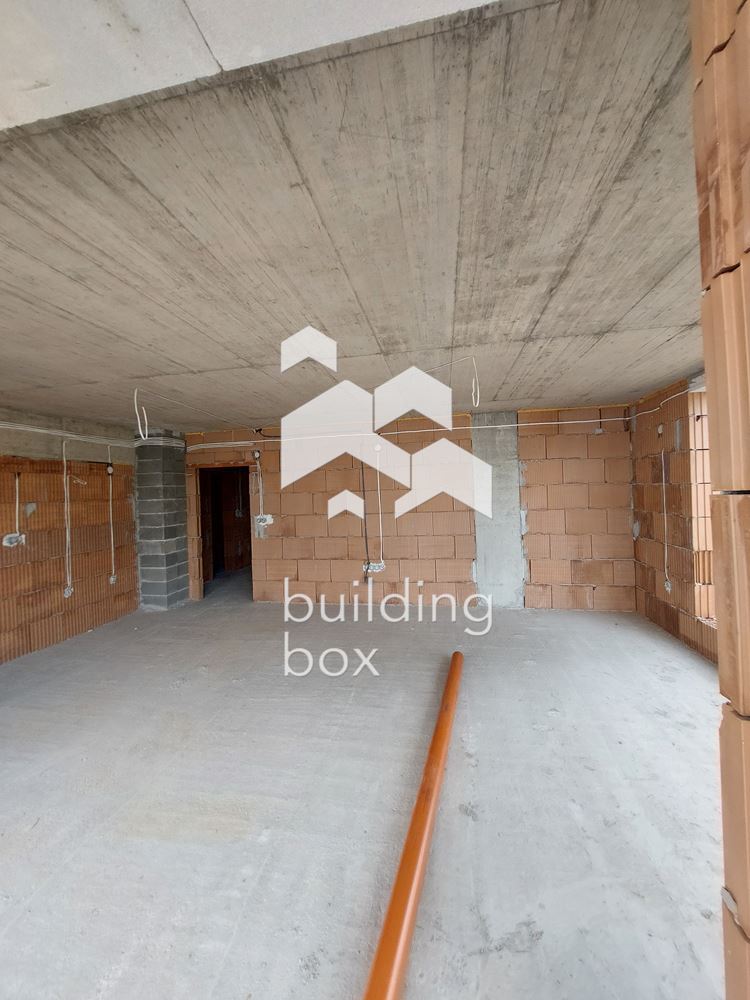 Четиристаен апартамент до "Дентален университет" - 0