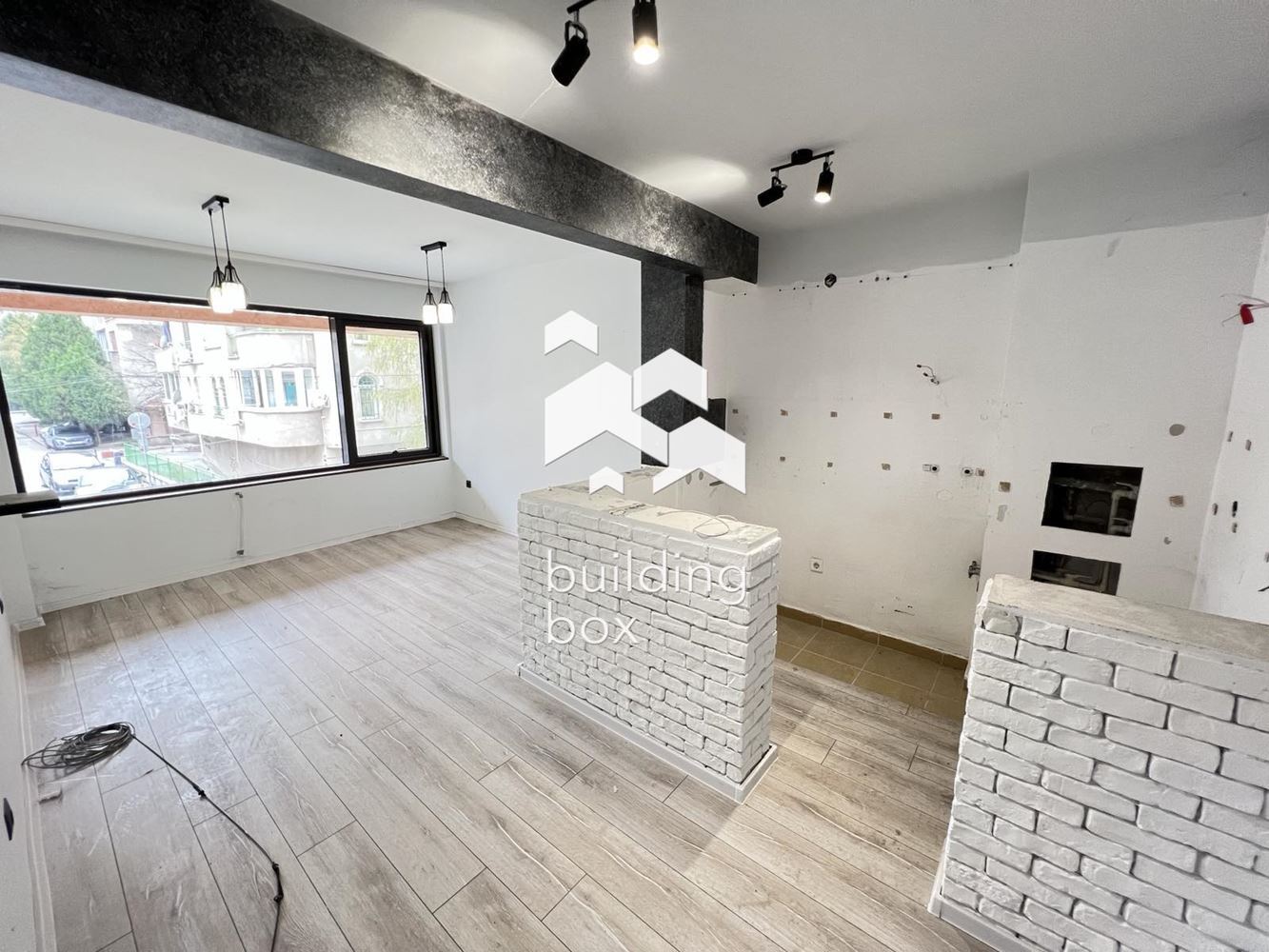 Търговска площ в ж.к. БОРОВО се отдава под наем! - 0