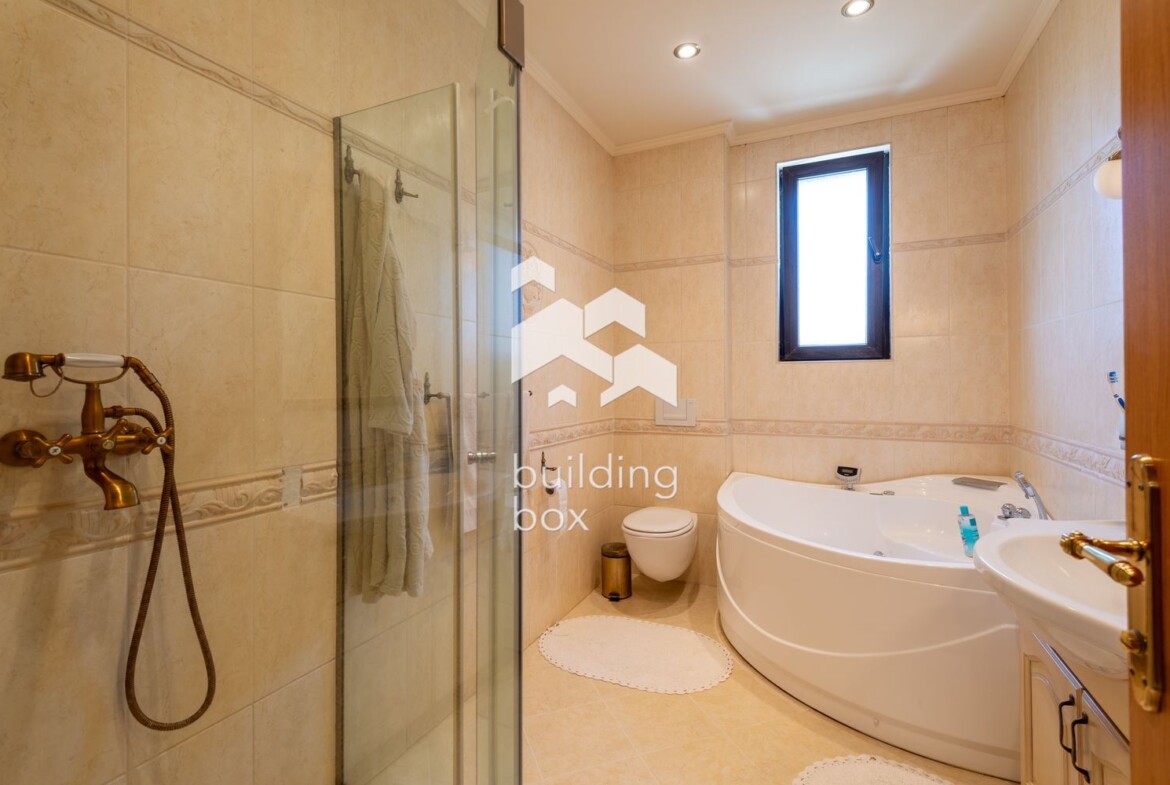 Къща на метри от Резиденция Евксиноград в гр.Варна - 0