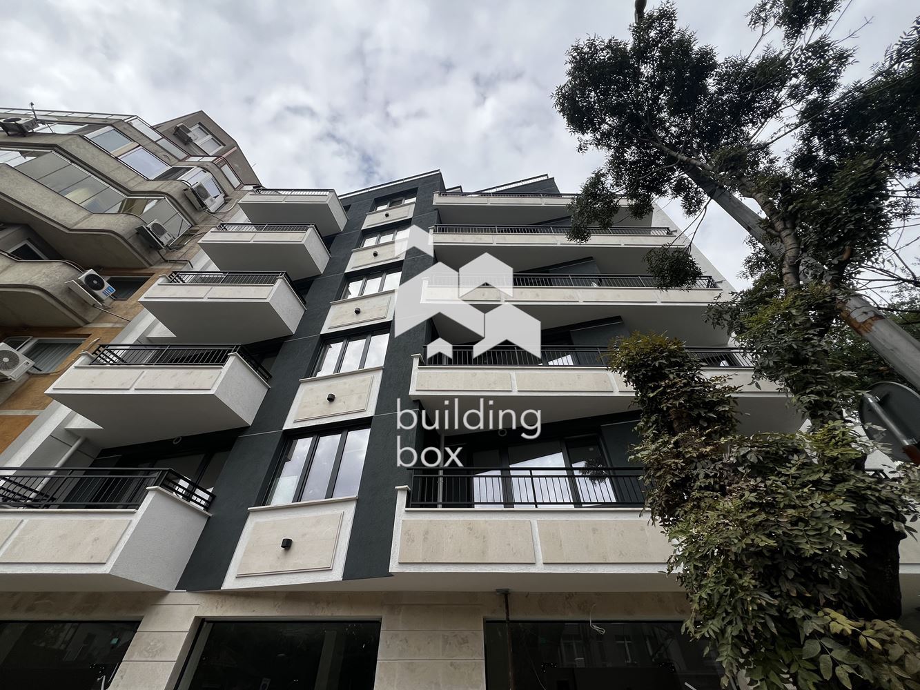 Тристаен апартамент в Оборище - 0