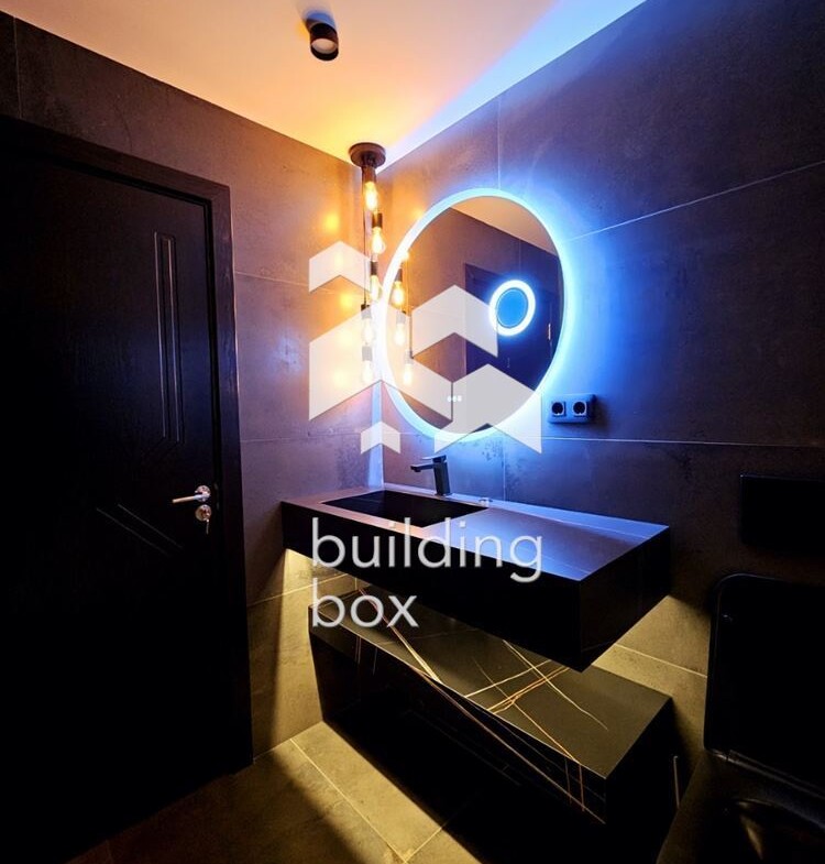 Продава се луксозен тристаен апартамент в Хладилника - 0