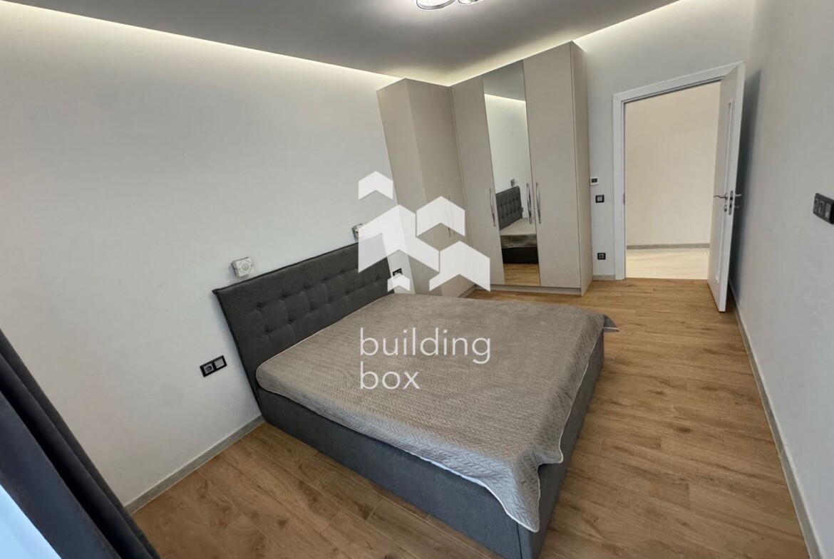 Продава двустаен апартамент в кв. Кръстова вада - 0