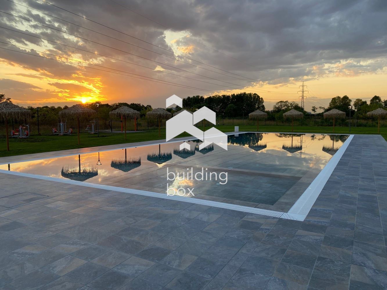 Тристаен апартамент с две паркоместа включени в цената - 0