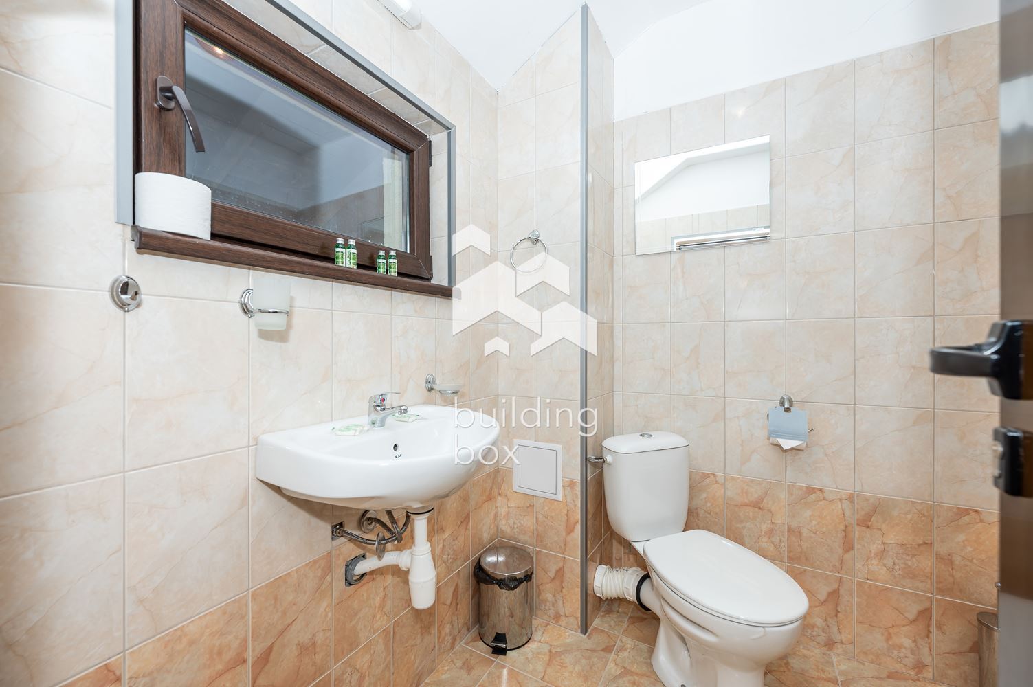 Хотел с 10 помещения за нощувки - гр. Батак - 0