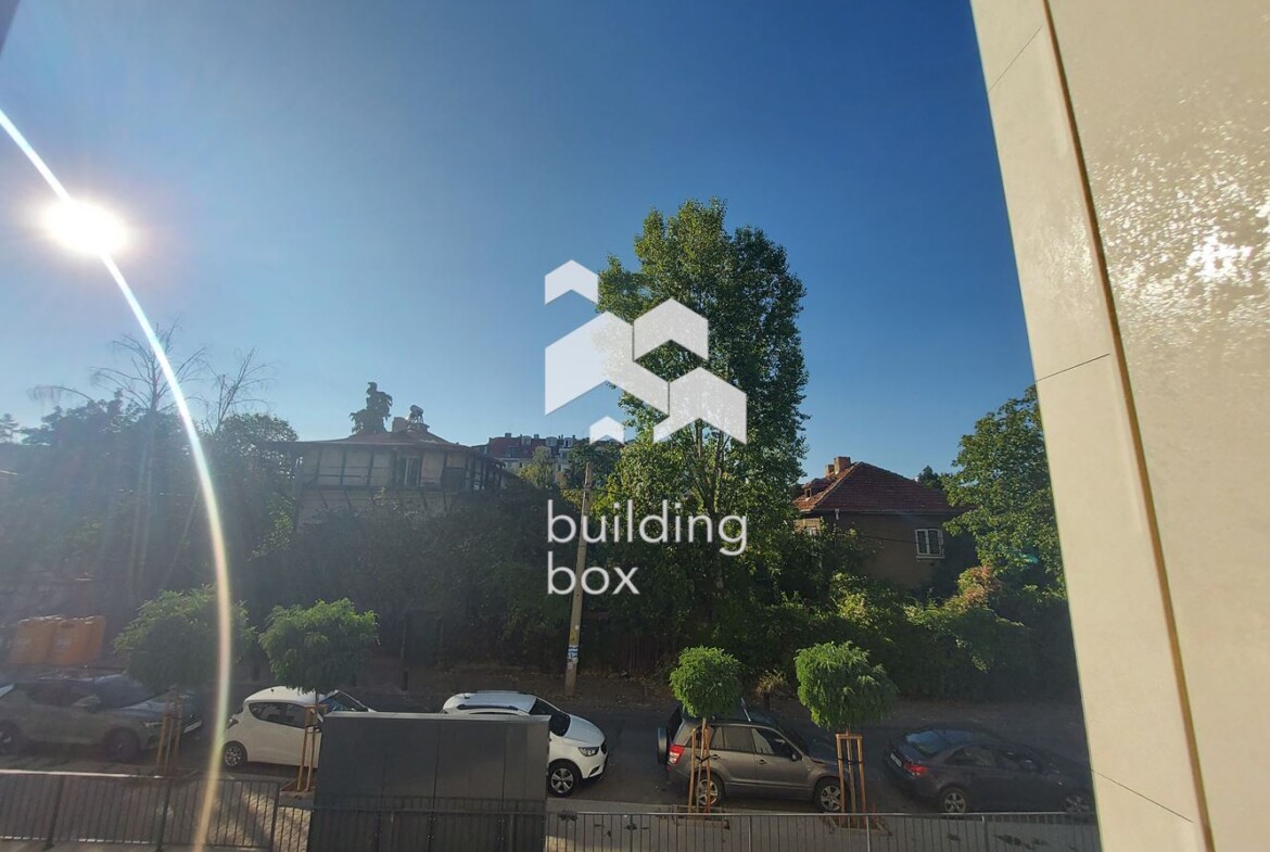 Продава четиристаен апартамент - 0