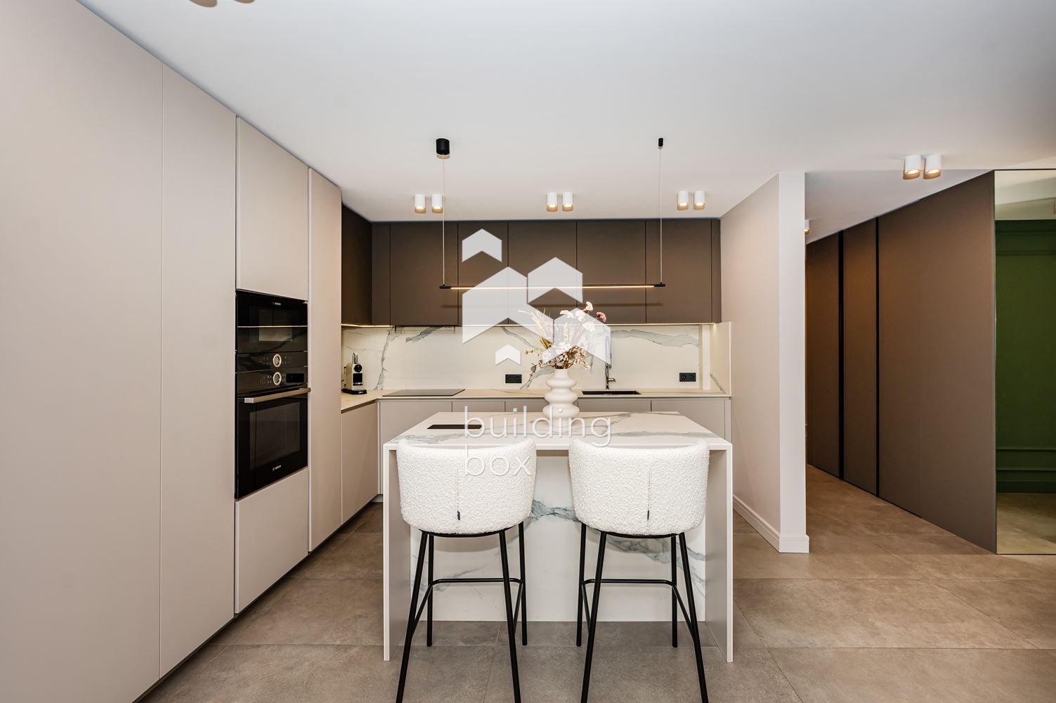 Многостаен обзаведен апартамент - кв. "Беломорски" - 0